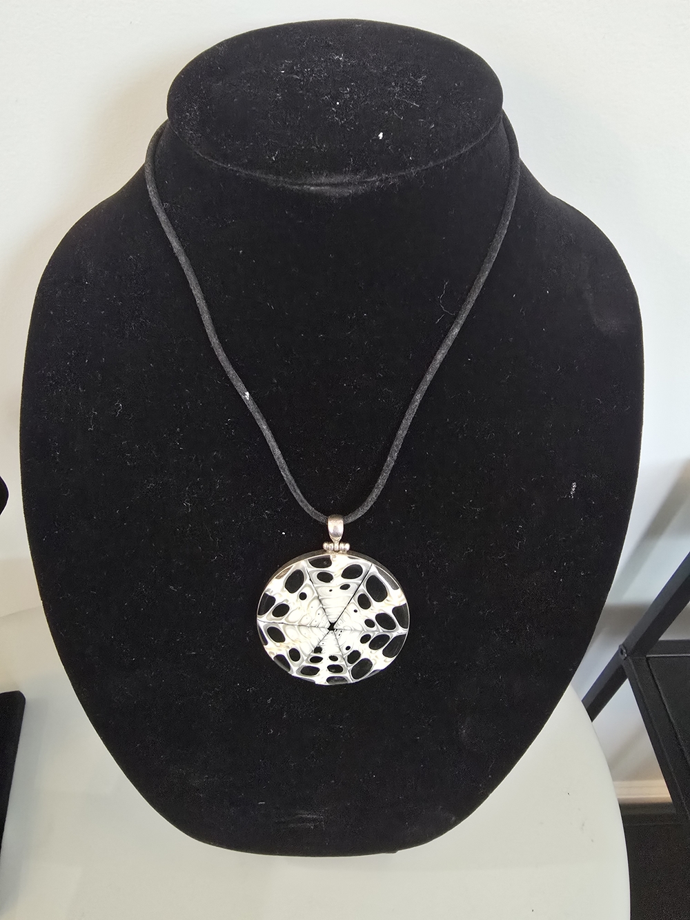 Shell Round Pendant Necklace - Women Jewelry